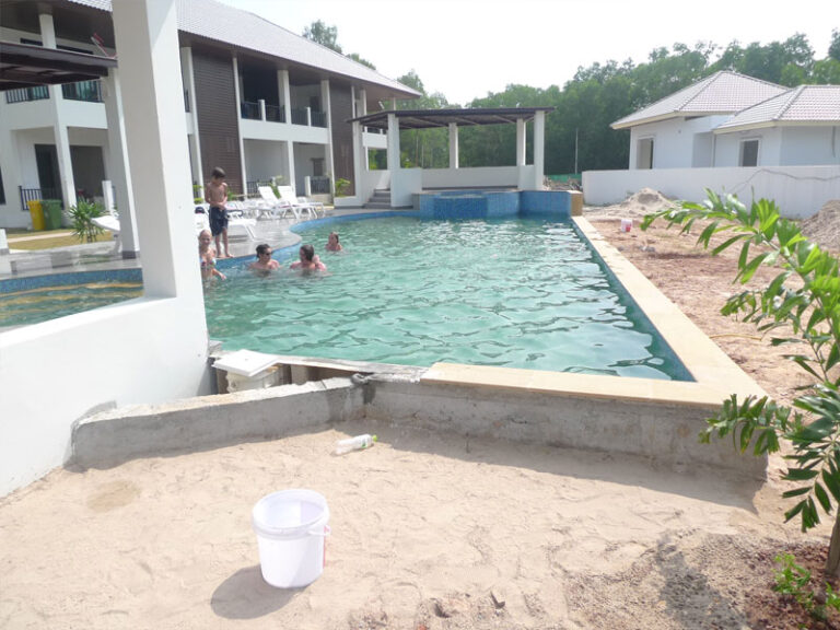 Resort pool, Mae Phim