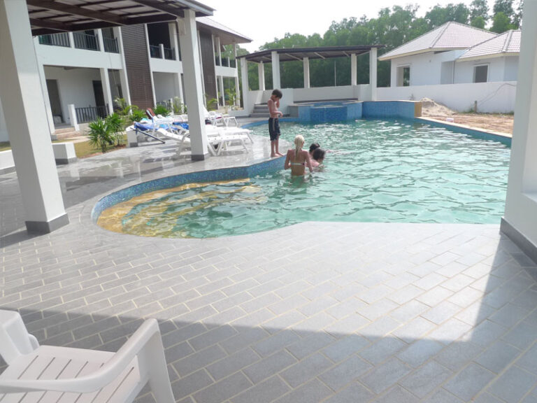 Resort pool, Mae Phim