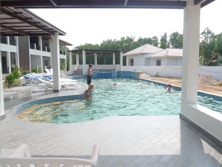 Resort pool, Mae Phim