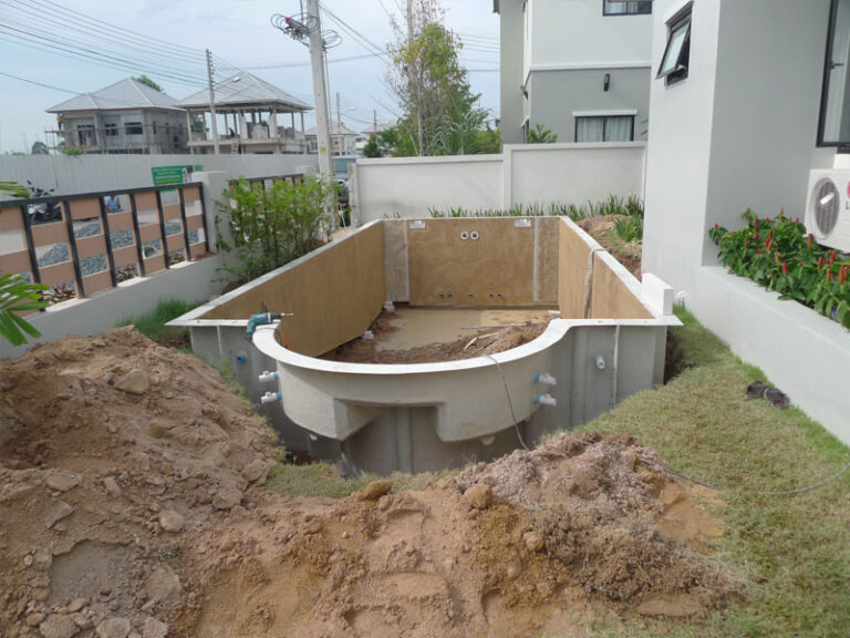 Modular pool, Pattaya, under construction