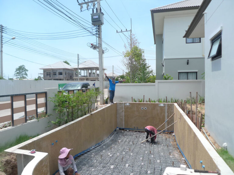 Modular pool, Pattaya, under construction