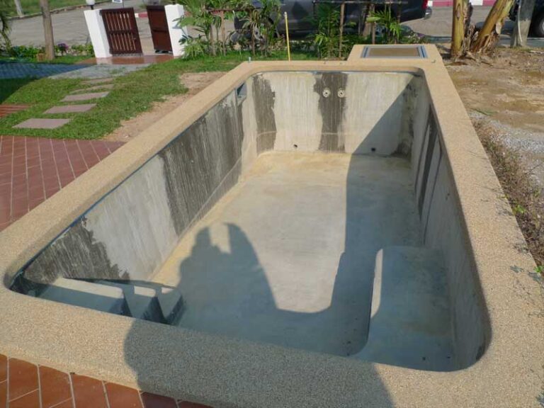 Plunge pool, Mae Phim, under construction