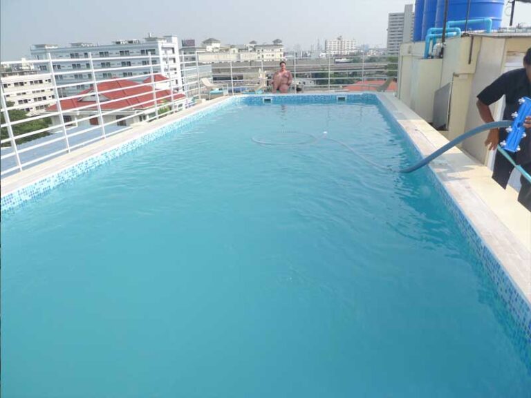 Rooftop pool, Bangkok